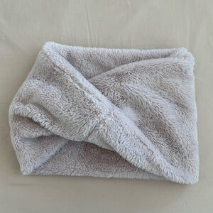 American Eagle Outfitters Faux Fur Inifinity Scarf in Baby Pink